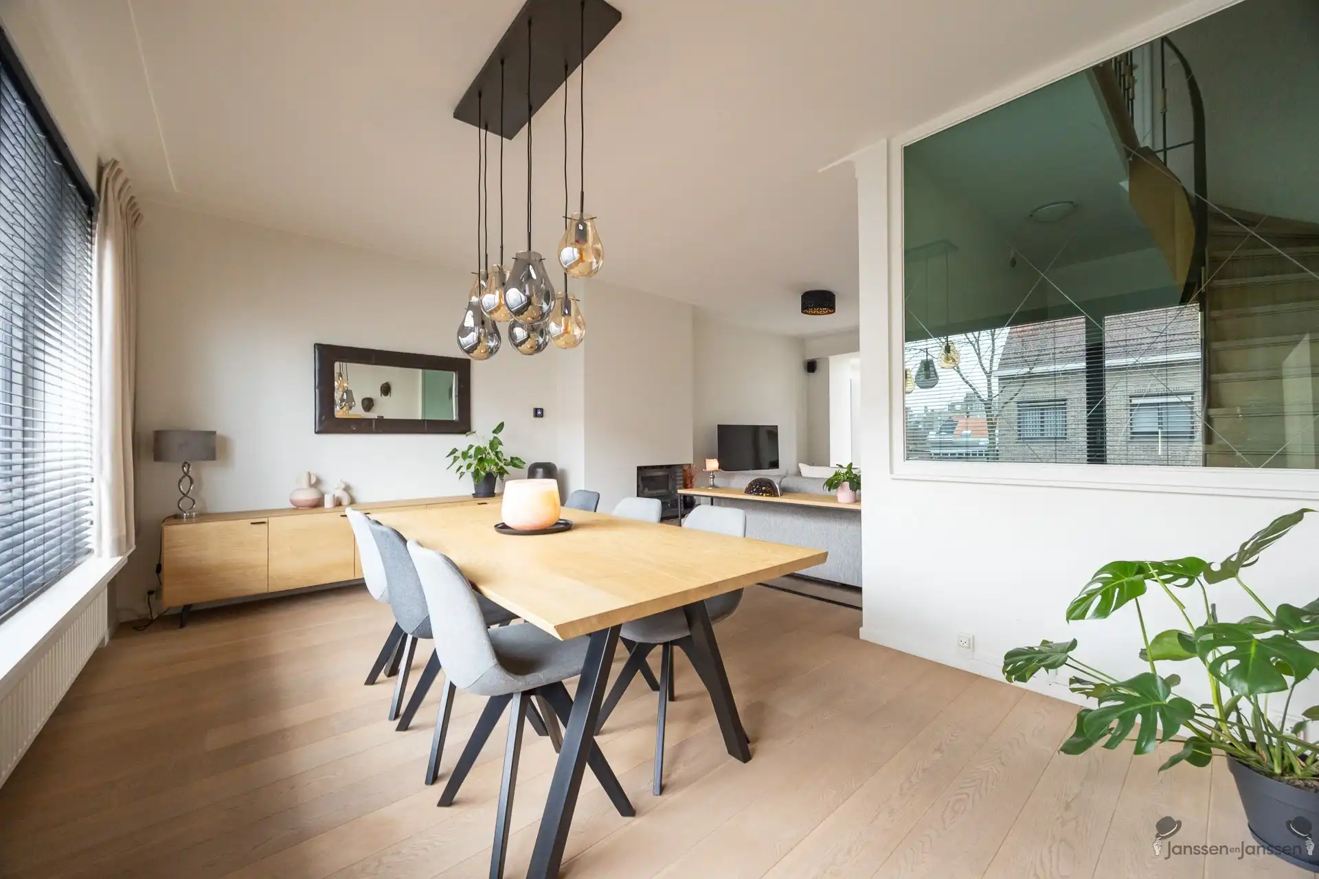 Gezellige woning met 3 slaapkamers en tuin in centrum Brasschaat foto 2