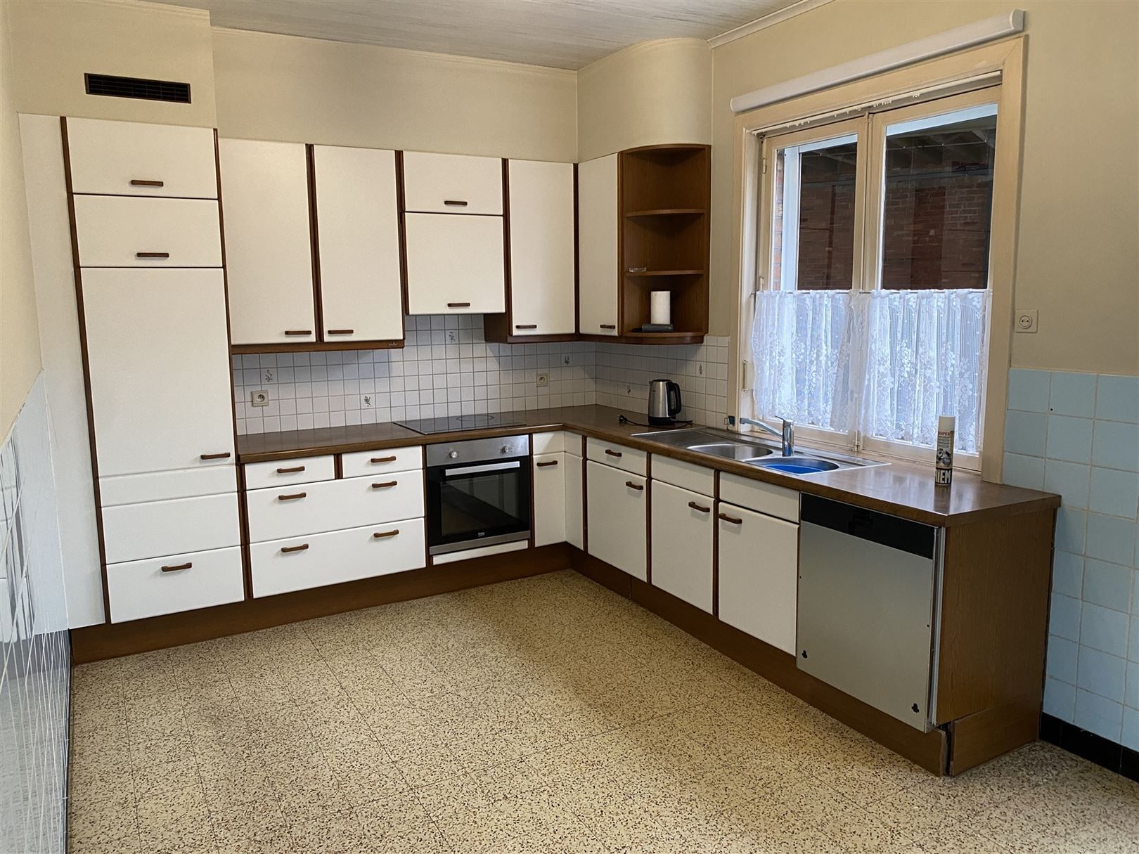 Ruime woning met garage en opslagruimte. foto 6