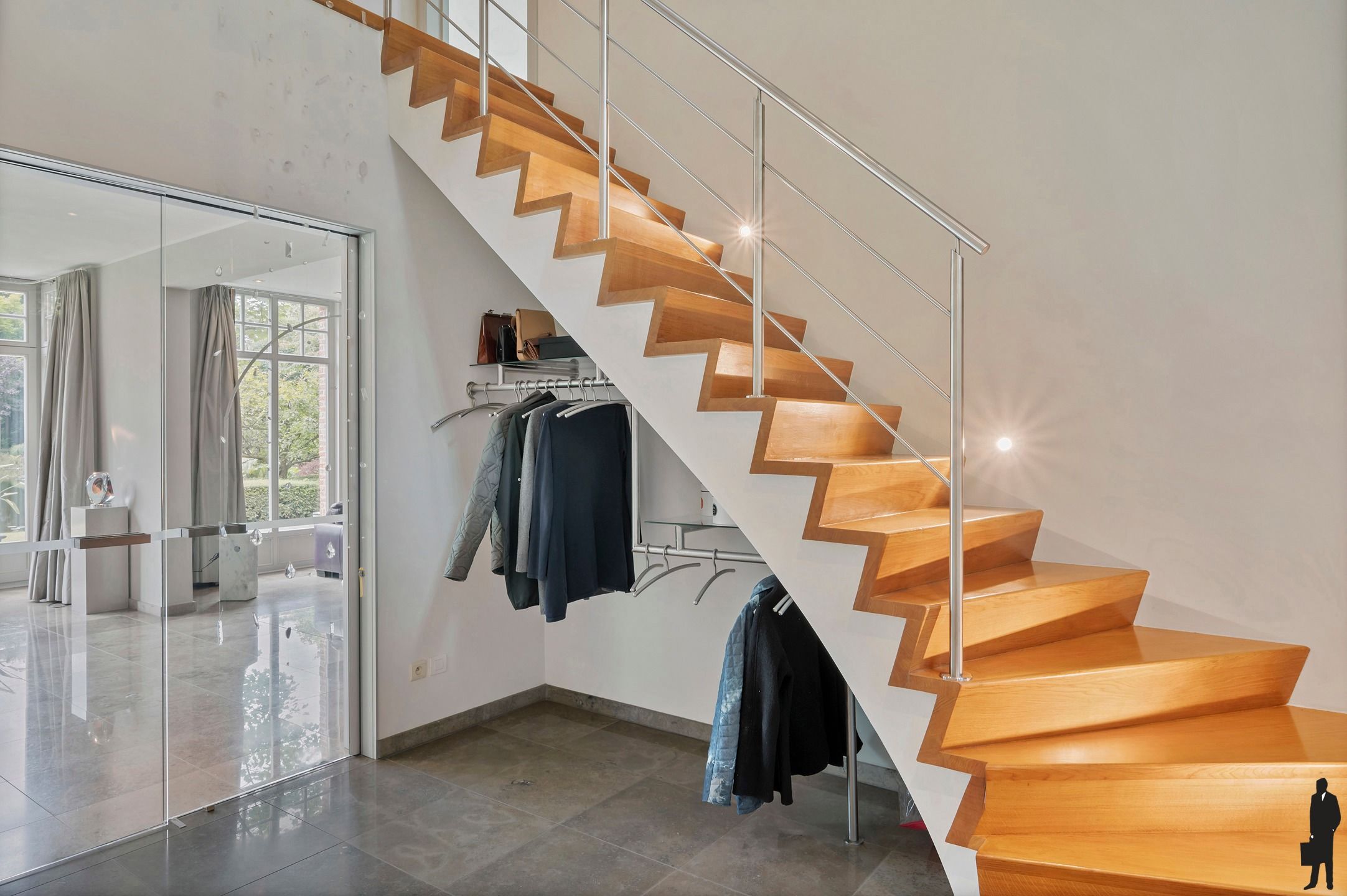 Unieke en zéér centraal gelegen villa op een parkdomein van ca. 9.847 m²! foto 3