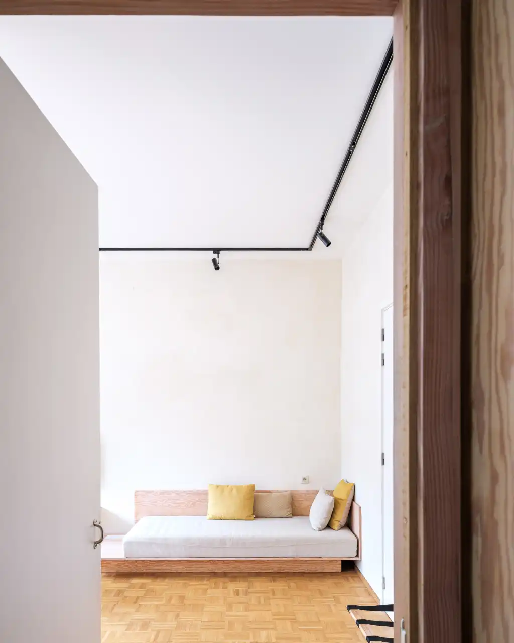 Bijzonder duplexappartement (240 m²) met vier slaapkamers, telkens met eigen sanitair en buitenruimte, gelegen in een kleinschalige residentie nabij het Zuid. foto 8