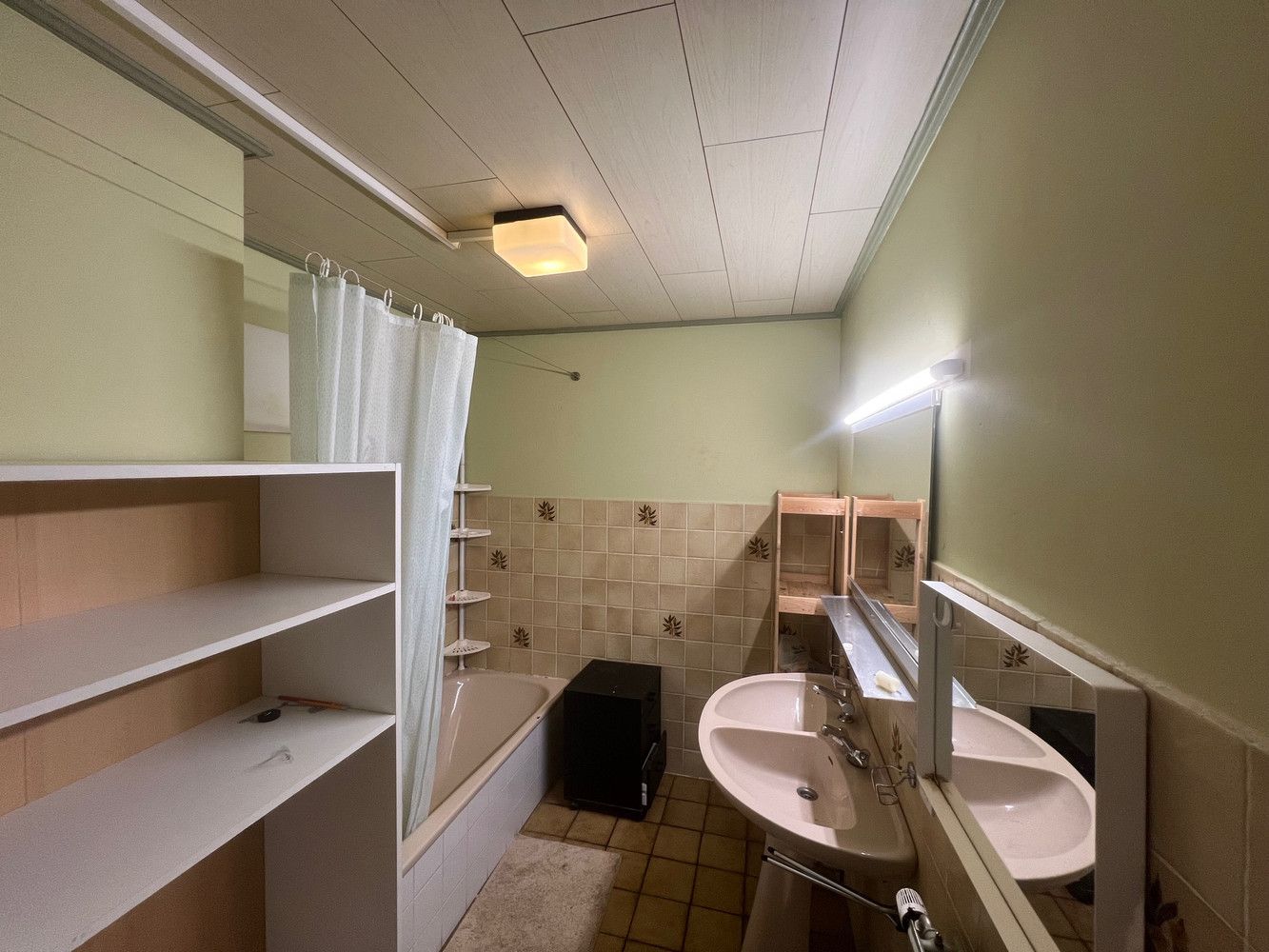 Twee slaapkamer appartement met ruime garage foto 17