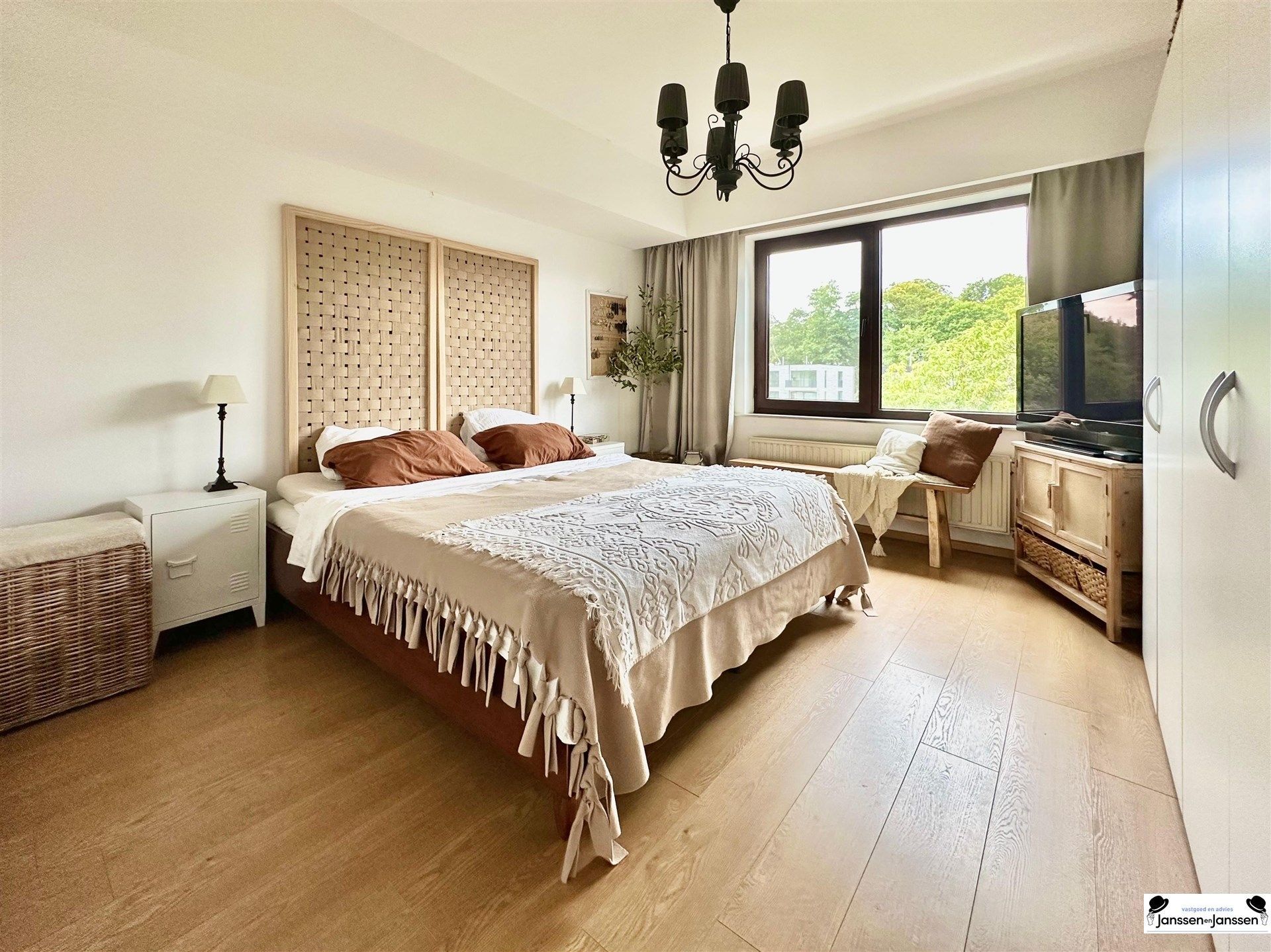 Ruim appartement met drie slaapkamers, terras en berging te Maria-Ter-Heide foto 4