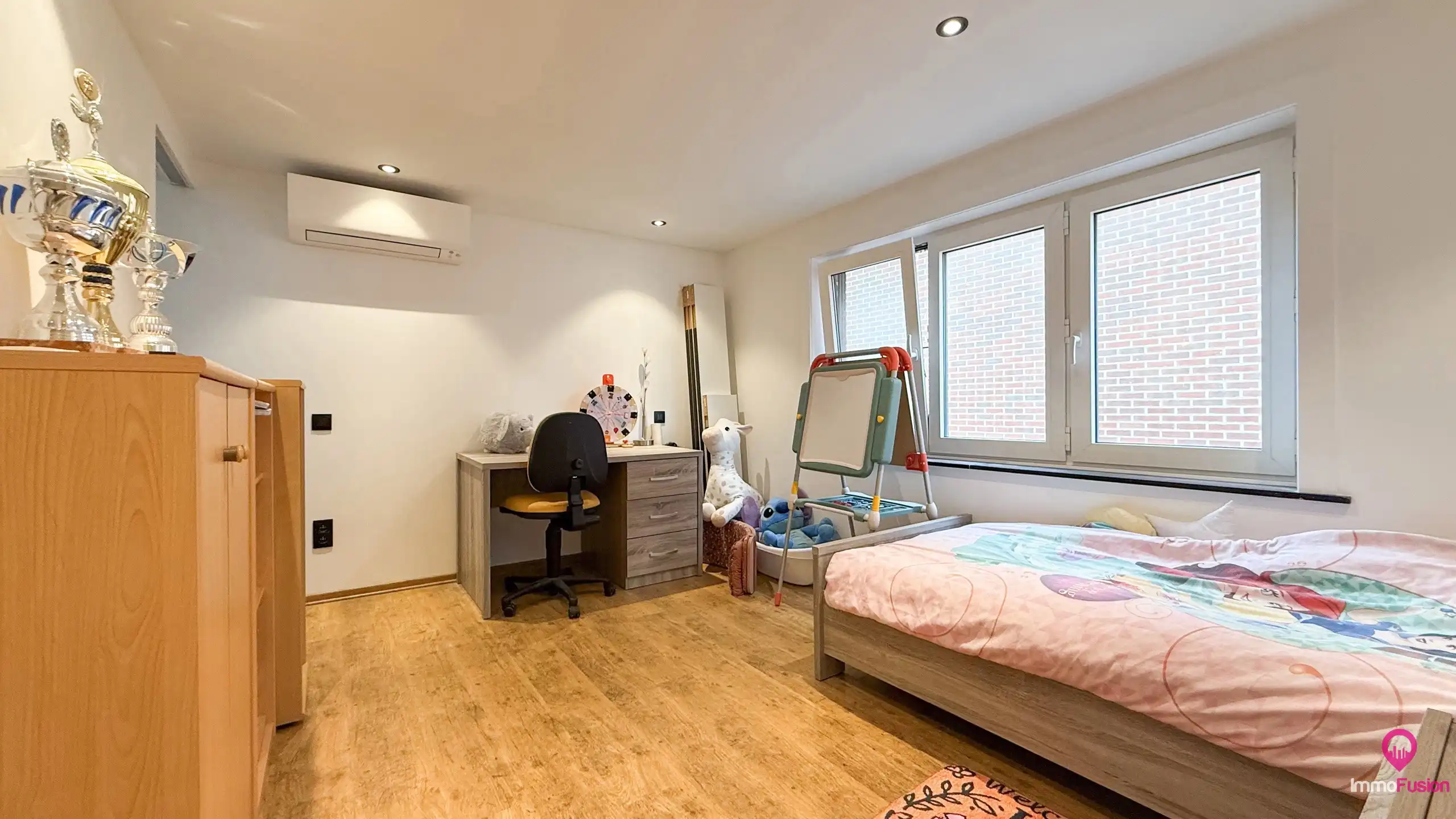 Gerenoveerde woning met veel ruimte en 6 slaapkamers! foto 25