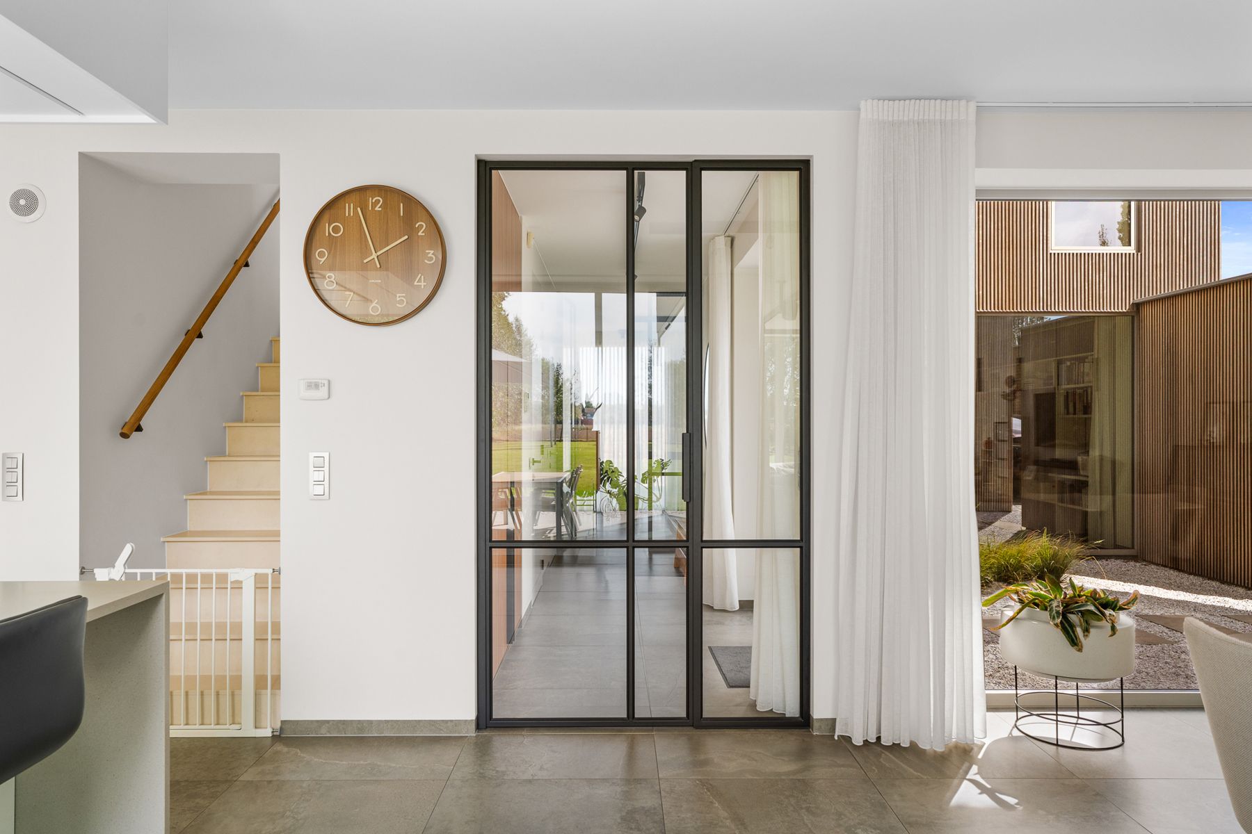 Strakke moderne 4 slpk. villa op ruim ZW perceel! foto 11