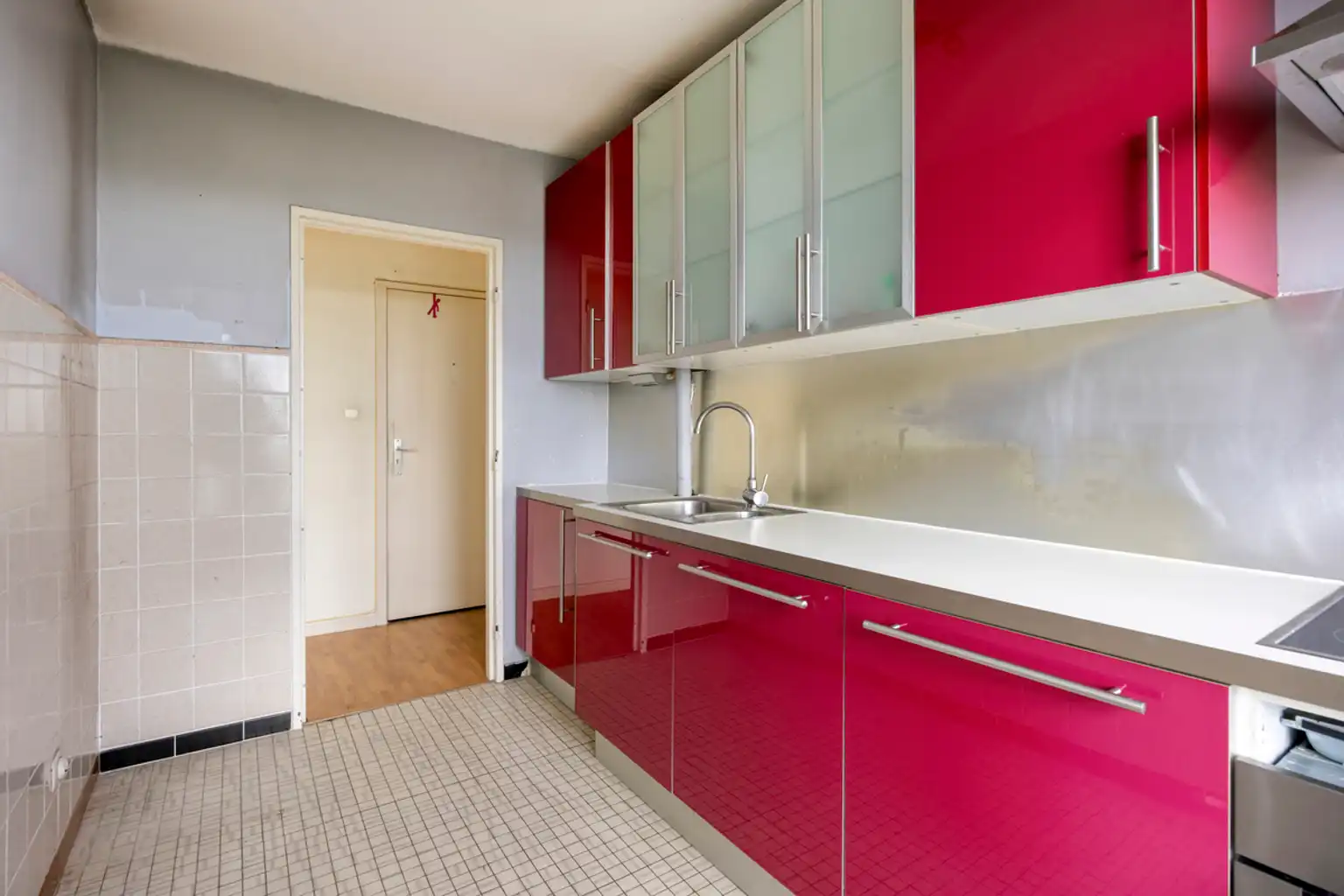 Lichtrijk appartement met open zicht, op te frissen foto 8