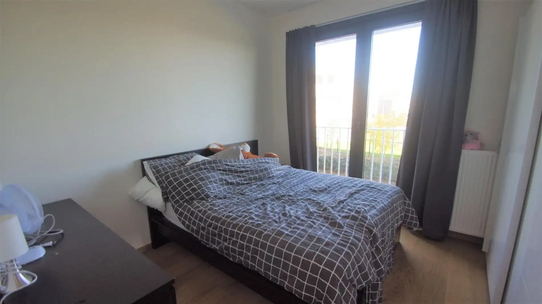 Prachtig app. met 2 slpks, autostaanplaats en ruim terras (55 m²!) foto 5