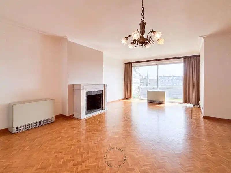 Ruim en lichtrijk appartement in hartje Beveren foto 3