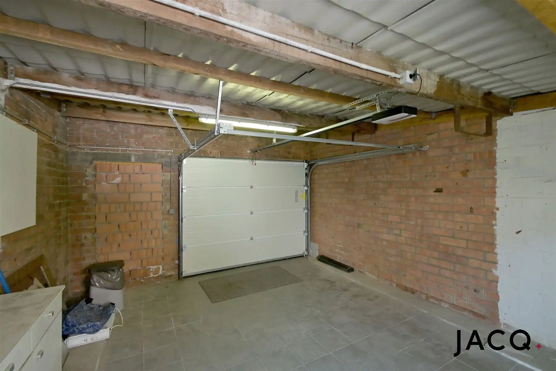 Te renoveren woning met 4 slpk's, terras (25m²) en garage! foto 26