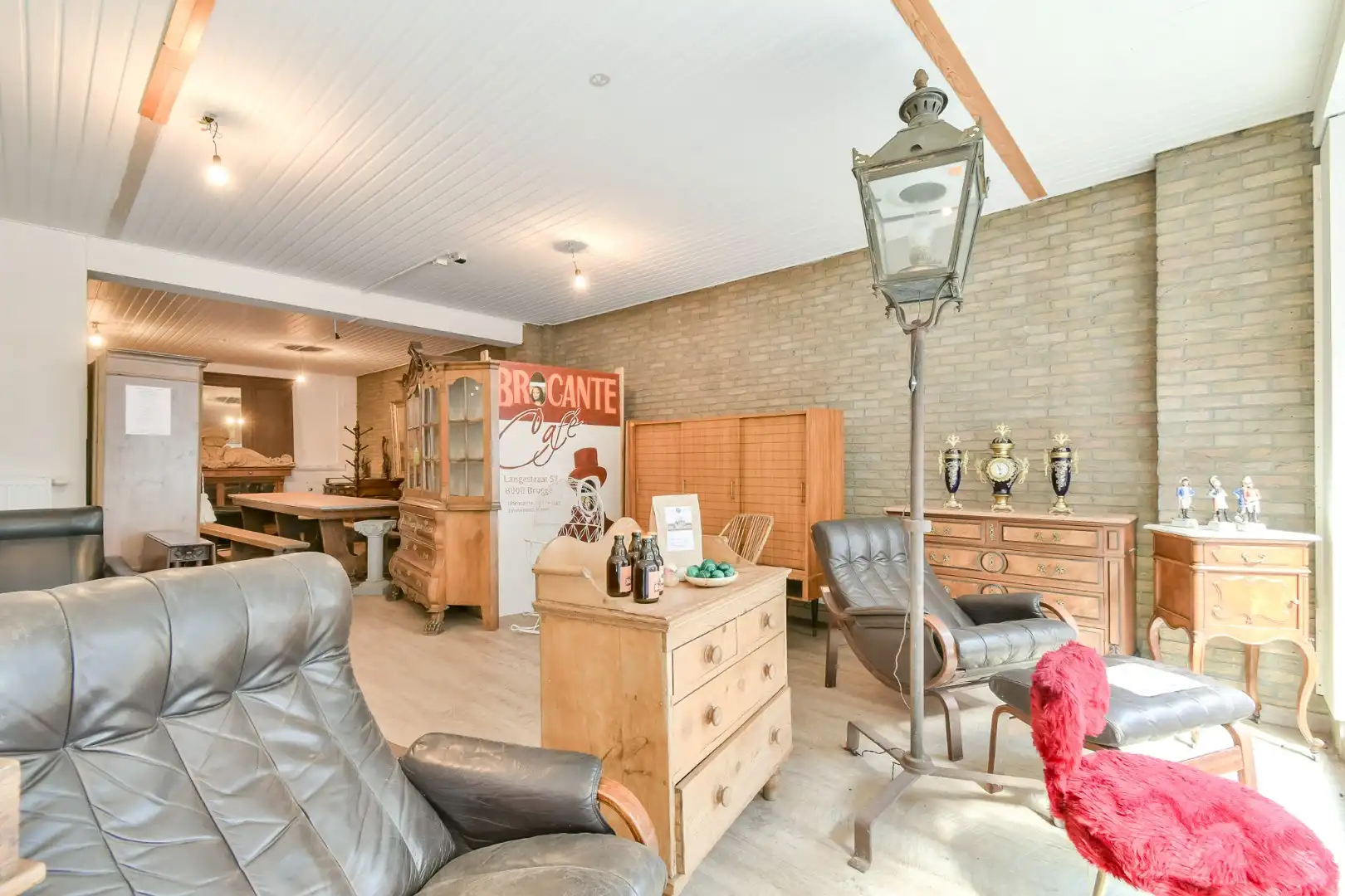 Commerciële ruimte aan de markt in Torhout! foto 3