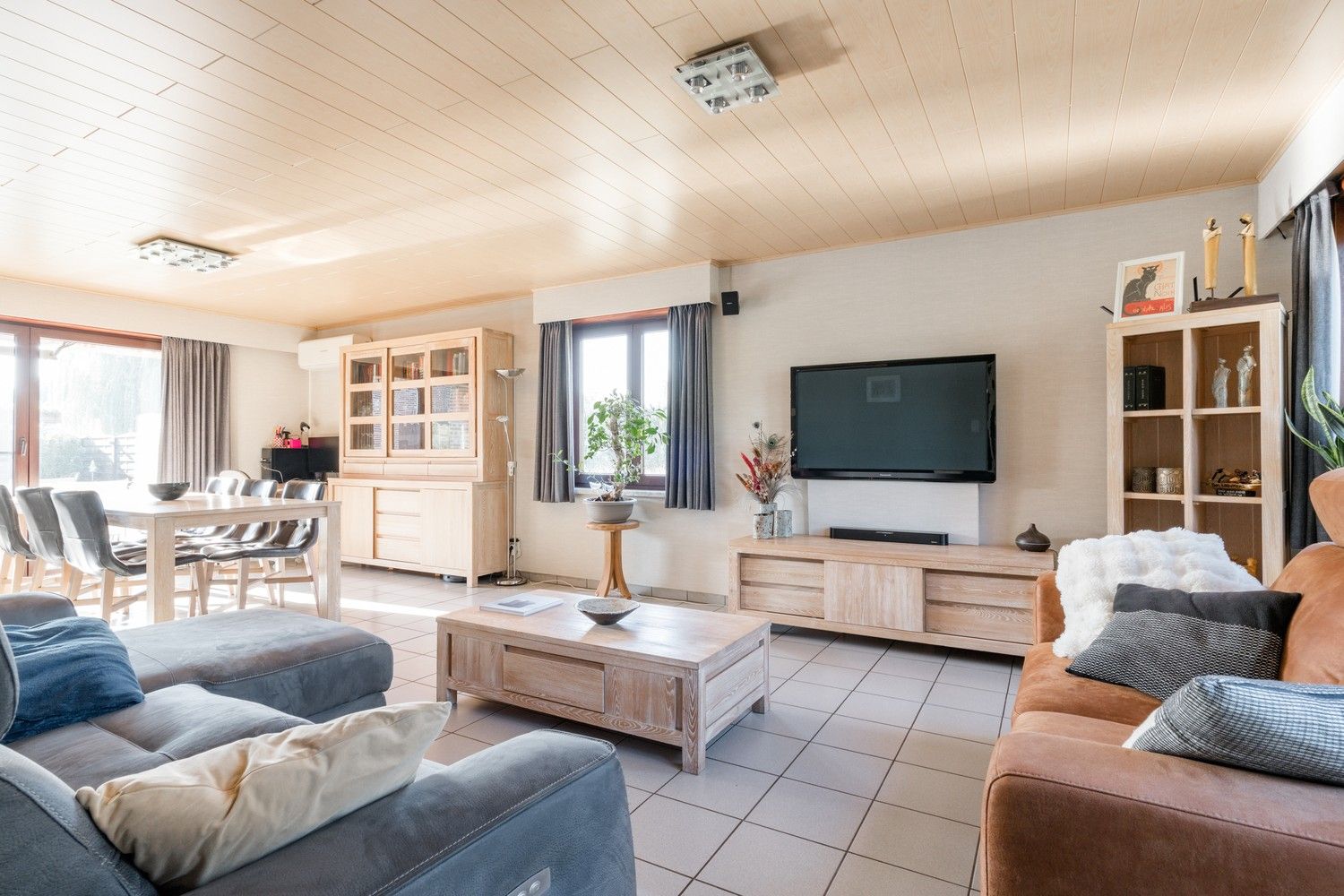 Vrijstaande woning met ruime garage en tuin, rustig gelegen nabij natuurgebied en Nederlandse grens foto 4