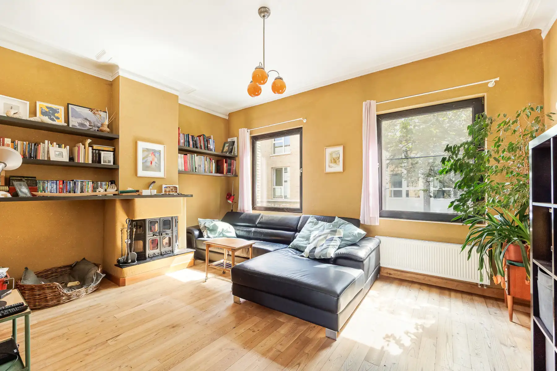 Grote woning met achterhuis in het leuke Berchem foto {{pictureIndex}}