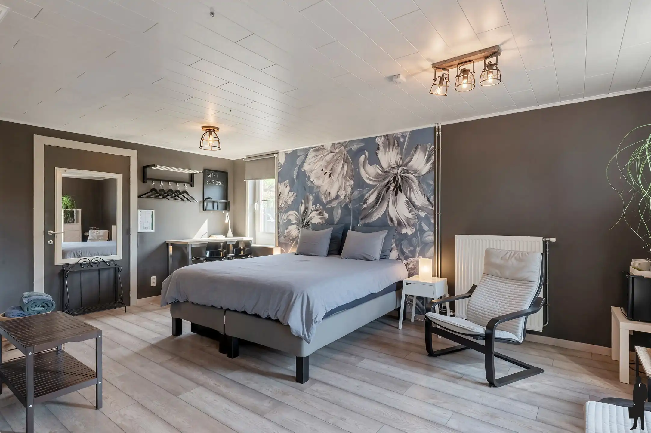 Charmante, zeer ruime, gerenoveerde ingenieursvilla in groen foto 7