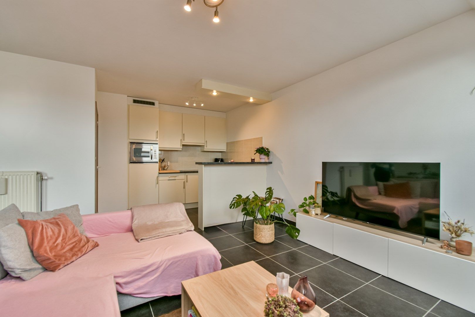 Instapklare en energiezuinige appartement in het centrum van Torhout! foto 2