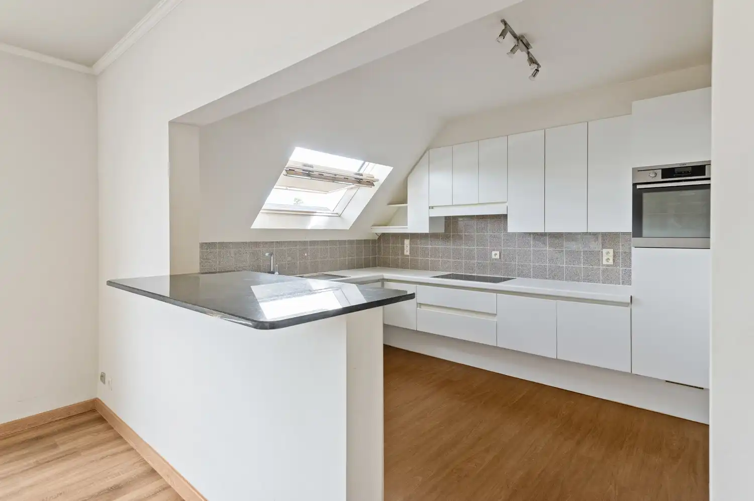 Riant duplex-appartement met 3 ruime slaapkamers en zolder te Schilde! foto 6