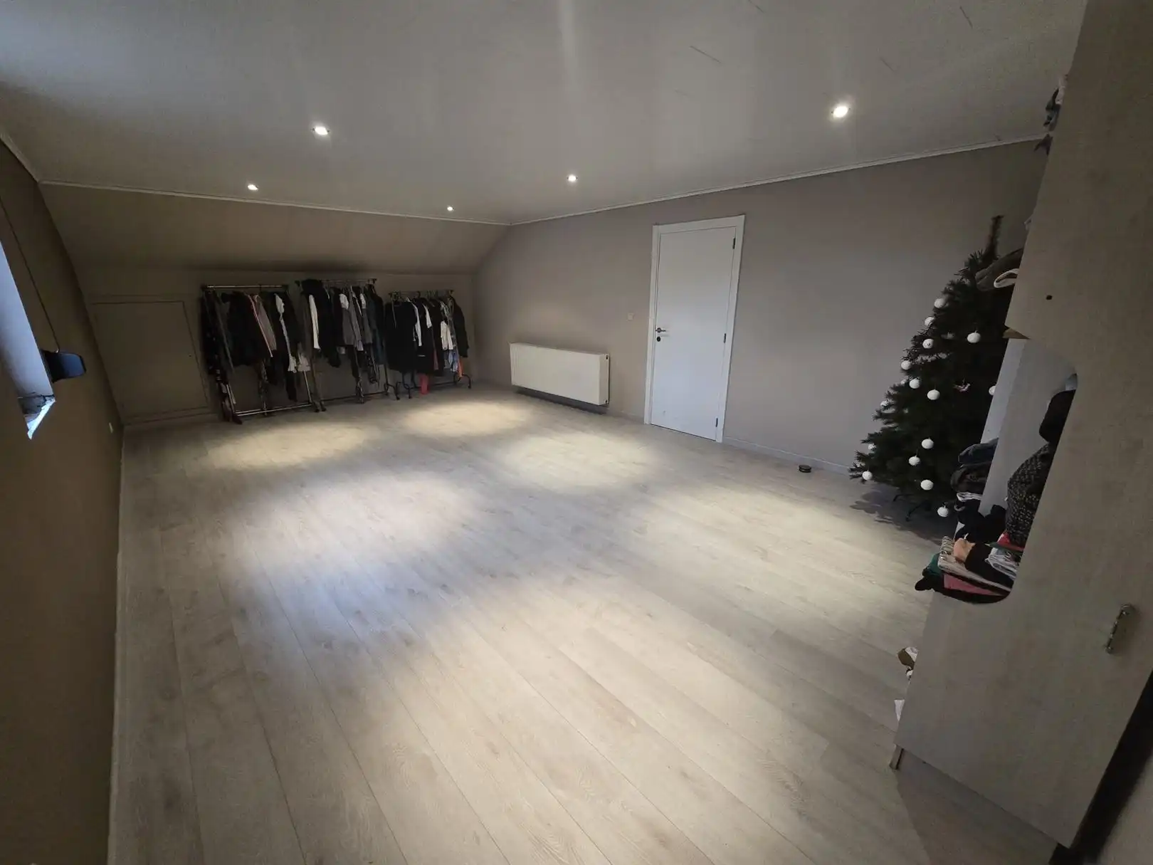 Ruime woning met 5 slaapkamers gelegen aan de E313 foto 20