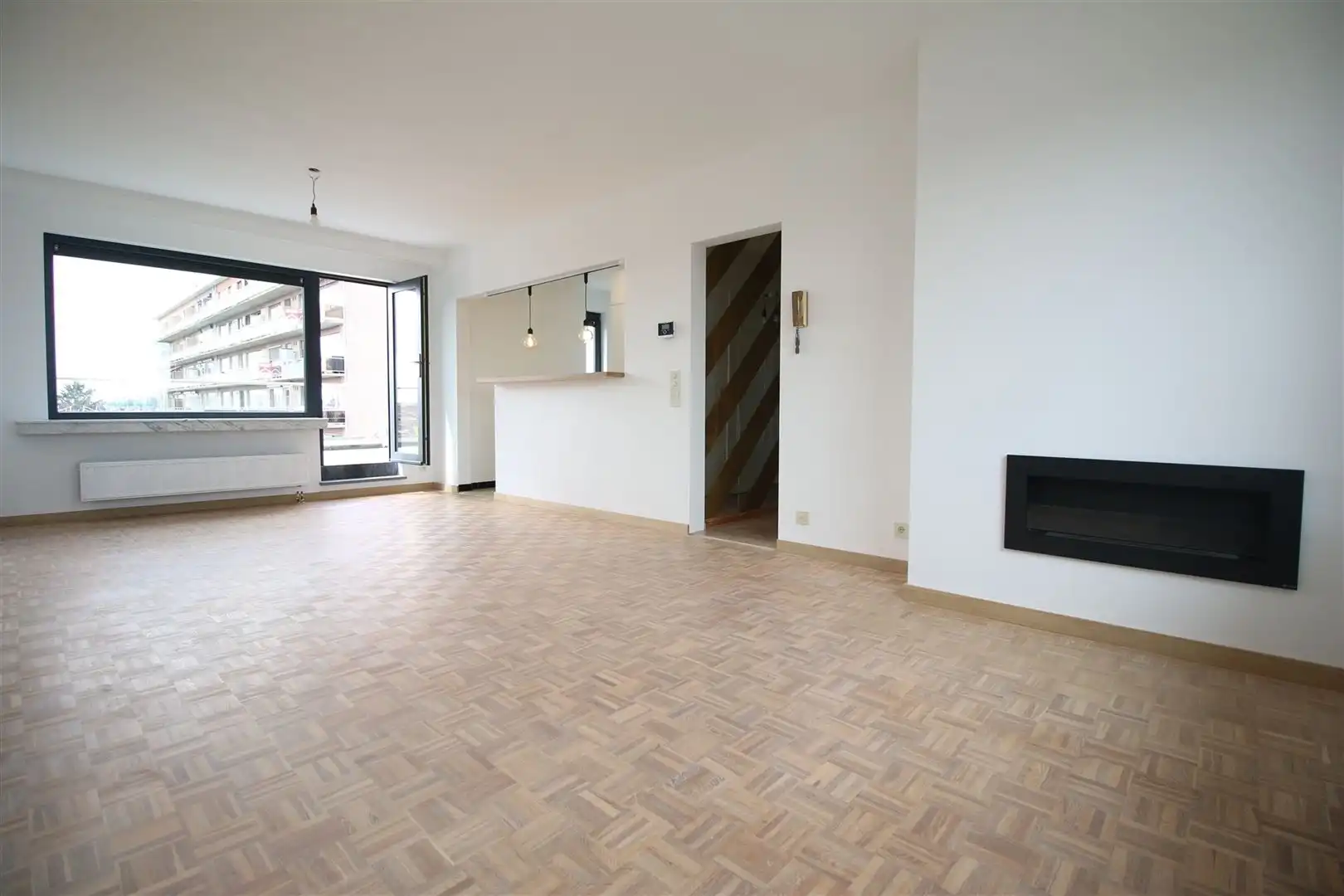 Gerenoveerd 1 SLK dakappartement met groot zuid terras en P  foto {{pictureIndex}}