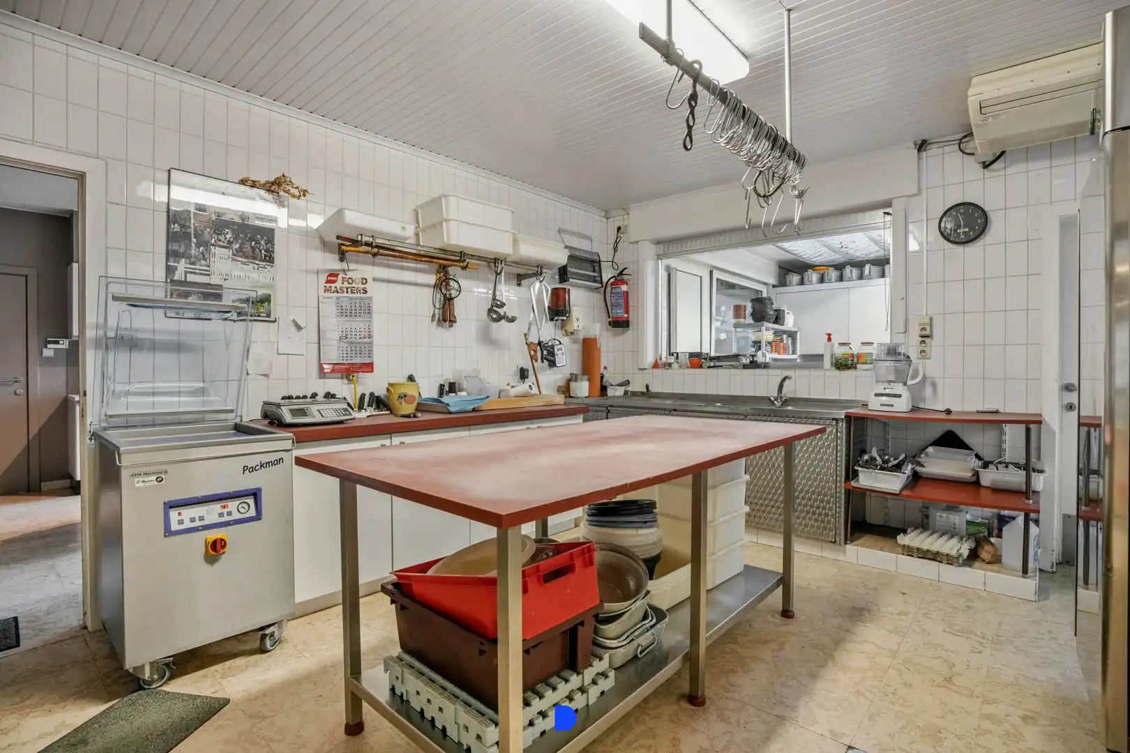 Handelspand met woonst op commerciële ligging. foto 7