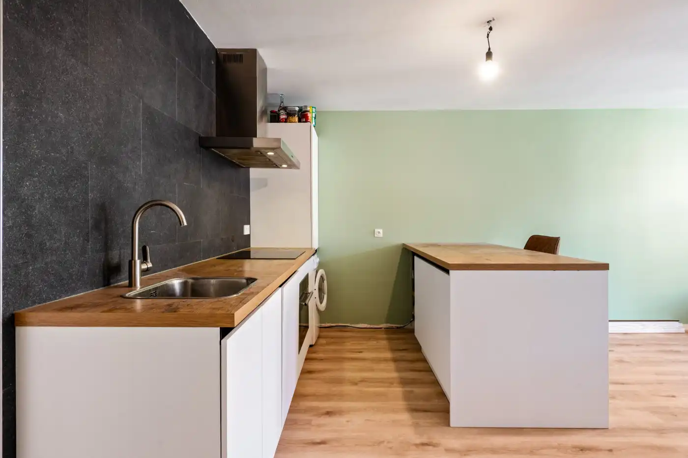 Instapklaar app. op 1ste verd. met 2 slpk. en autostaanplaats foto 8