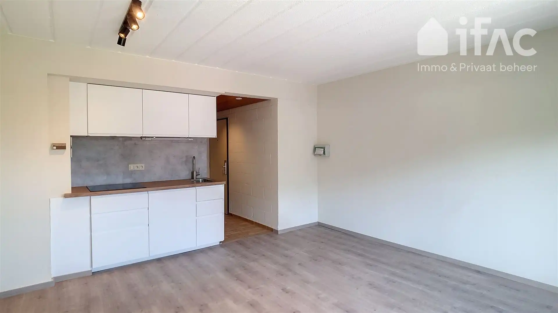 Recent vernieuwde studio foto 2