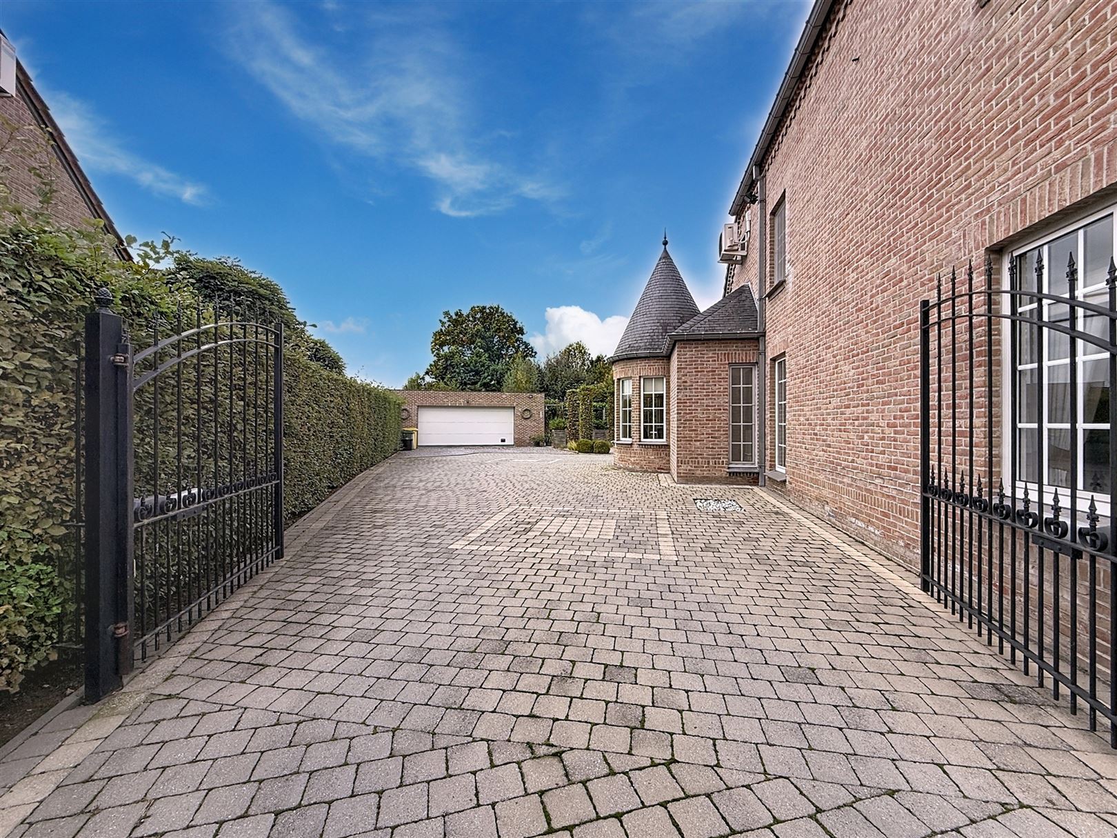 Instapklare woning, 2 slpks + inrichtb. zolder, tuin, 10a 85ca foto 2