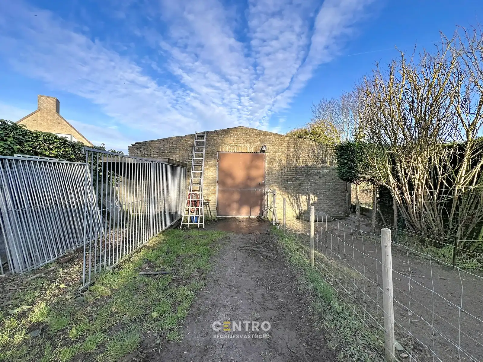 WOONST (4 slpk) met praktijkruimte, garages en extra STALLING op een ruim perceel van 820m²  te Gistel ! foto 27