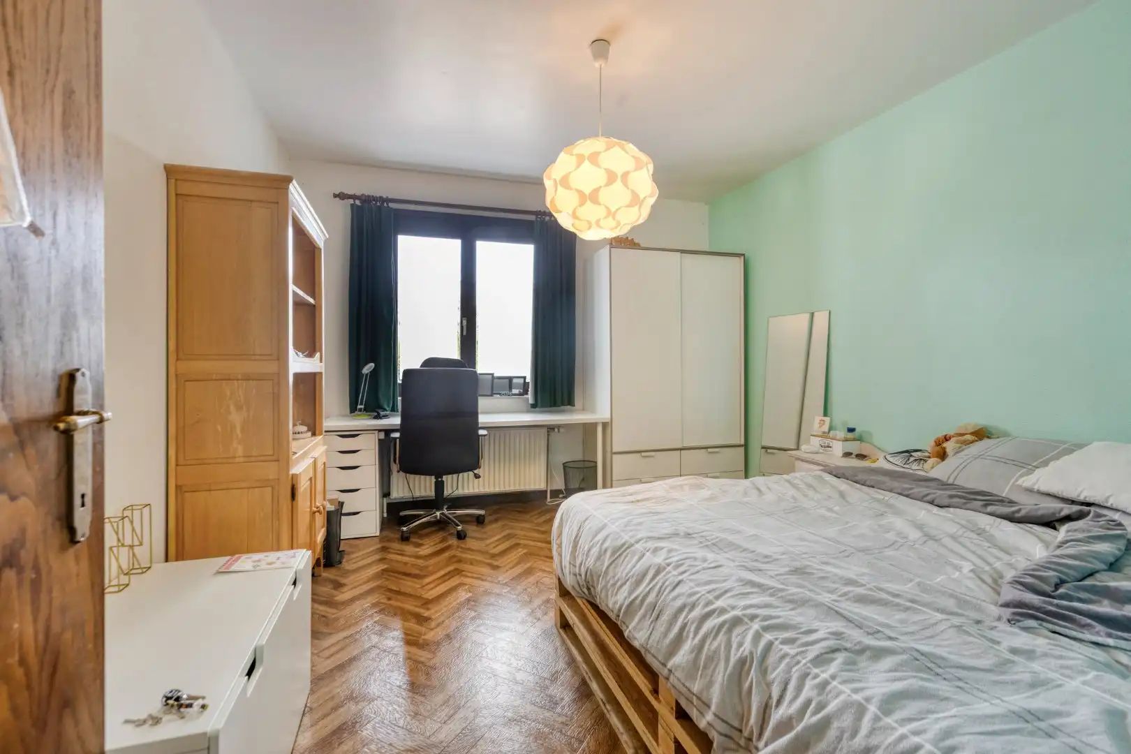 Ruime woning met 5 slpks gelegen op een rustige locatie met een vlotte verbinding naar de omliggende gemeenten !  foto 12