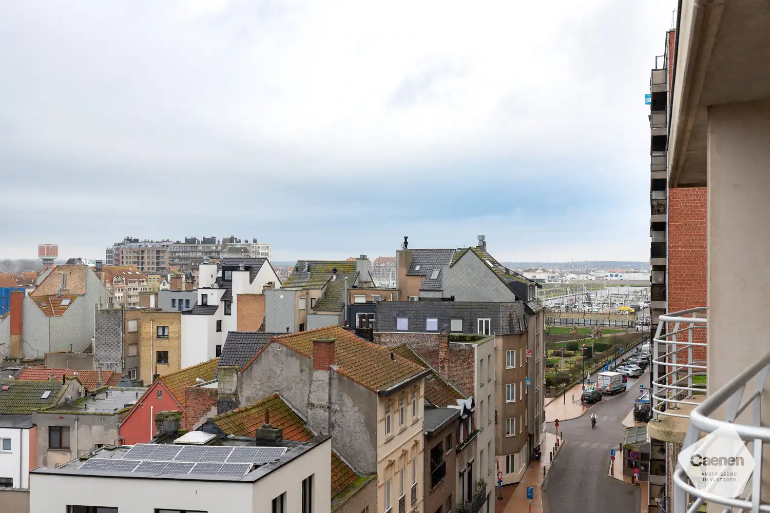 Centraal gelegen studio met zongericht terras met zicht op de jachthaven foto 12