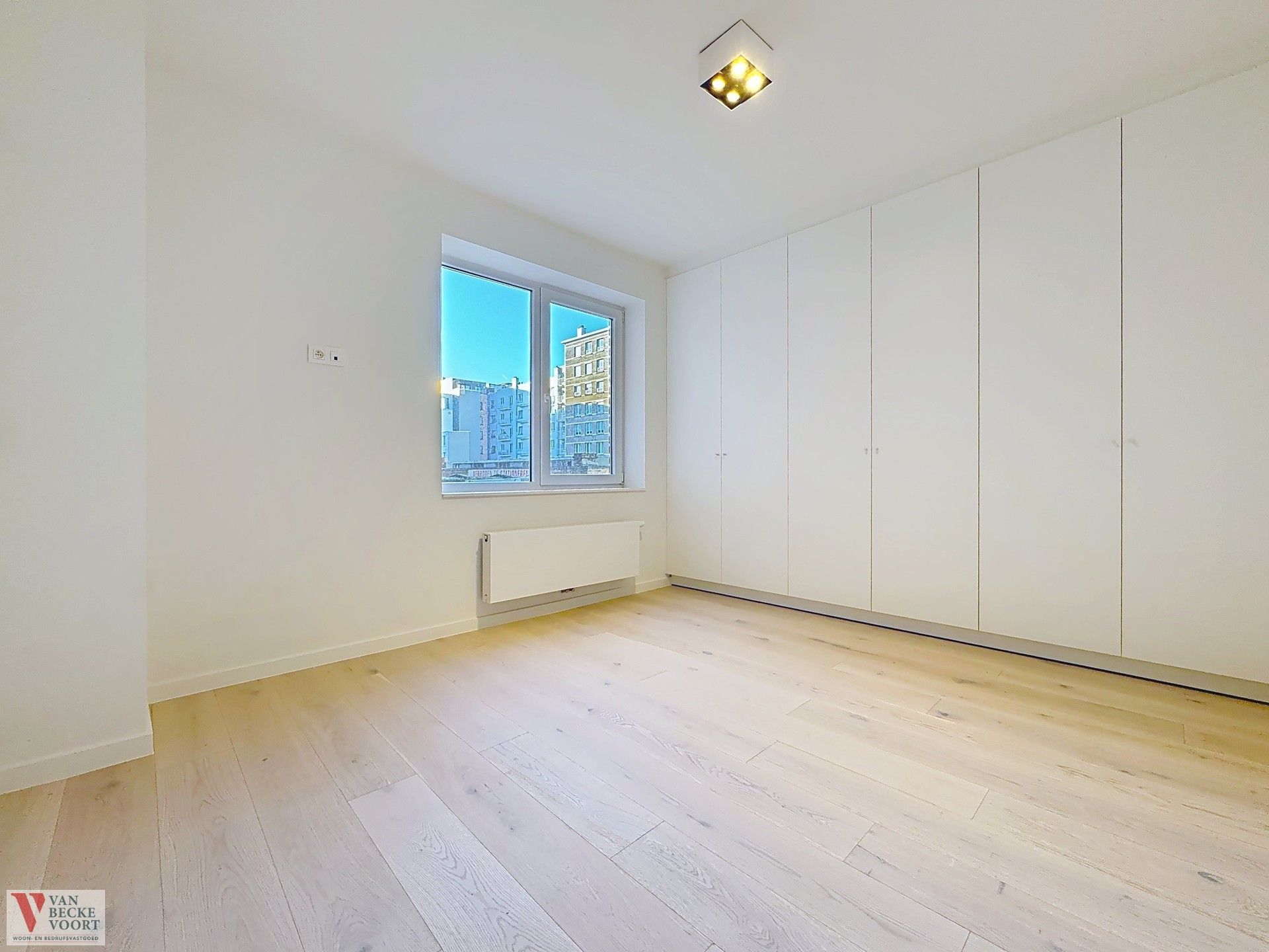 Stijlvol gerenoveerd appartement met 2 slaapkamers en terras foto 20