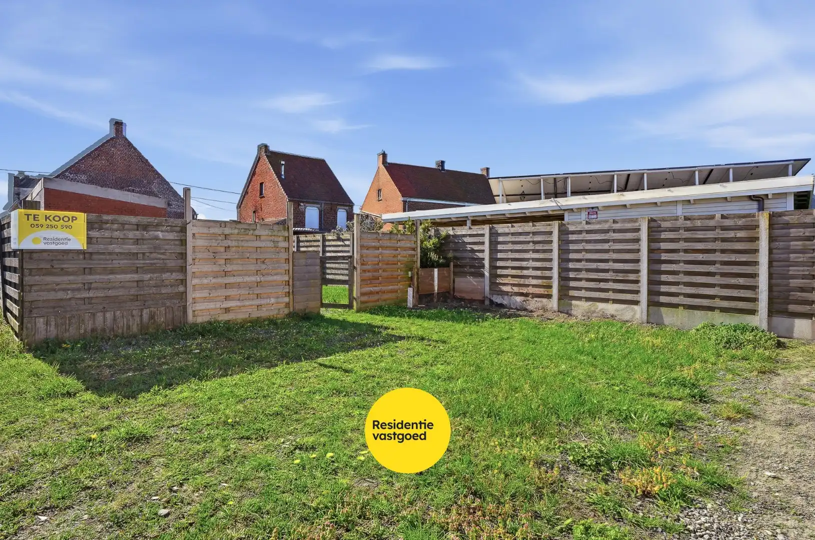 Te renoveren hoekwoning met 3 slaapkamers, tuin en centrale ligging in Ichtegem foto 3