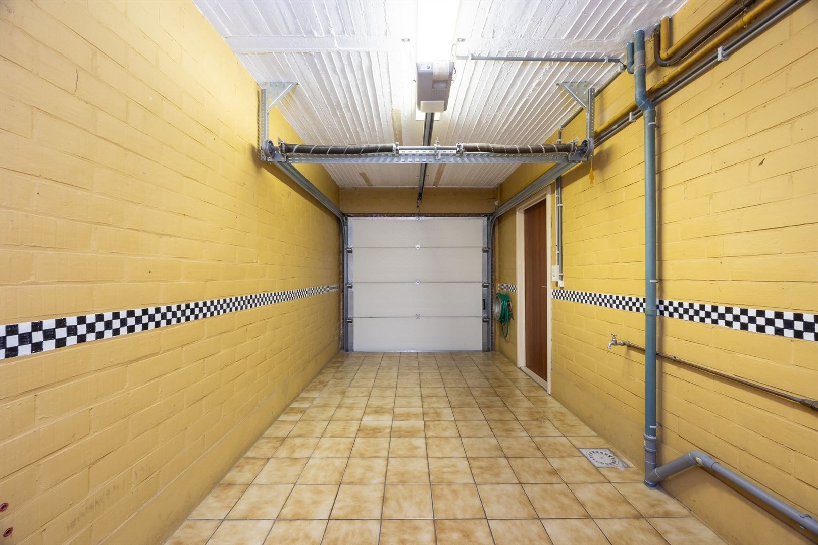 Licht en ruim appartement met 2 slpks en terrasje op centrale locatie foto 12