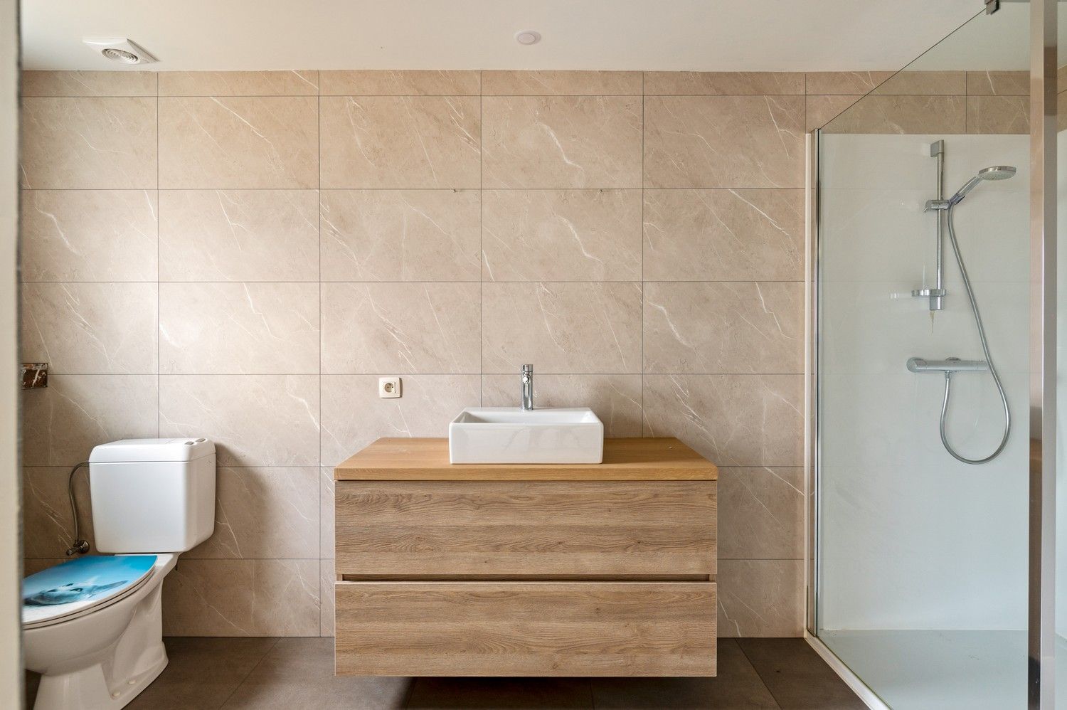 Polyvalent gebouw, appartement en magazijn te koop in Emblem! foto 16