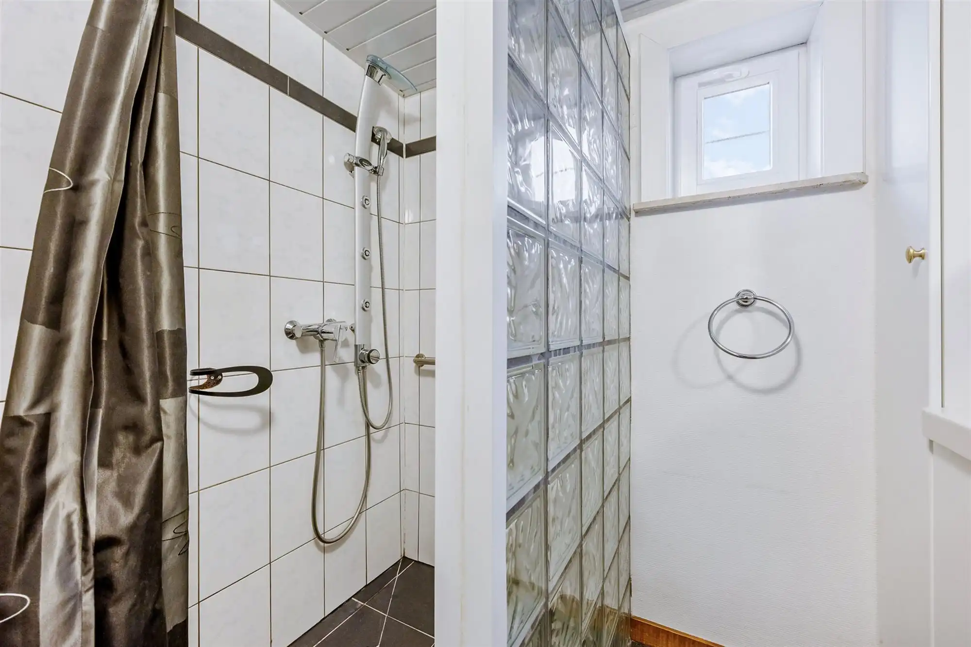 RUIME WONING MET 5 SLAAPKAMERS GELEGEN OP EEN PERCEEL VAN 10A68CA TE HEUSDEN-ZOLDER foto 7