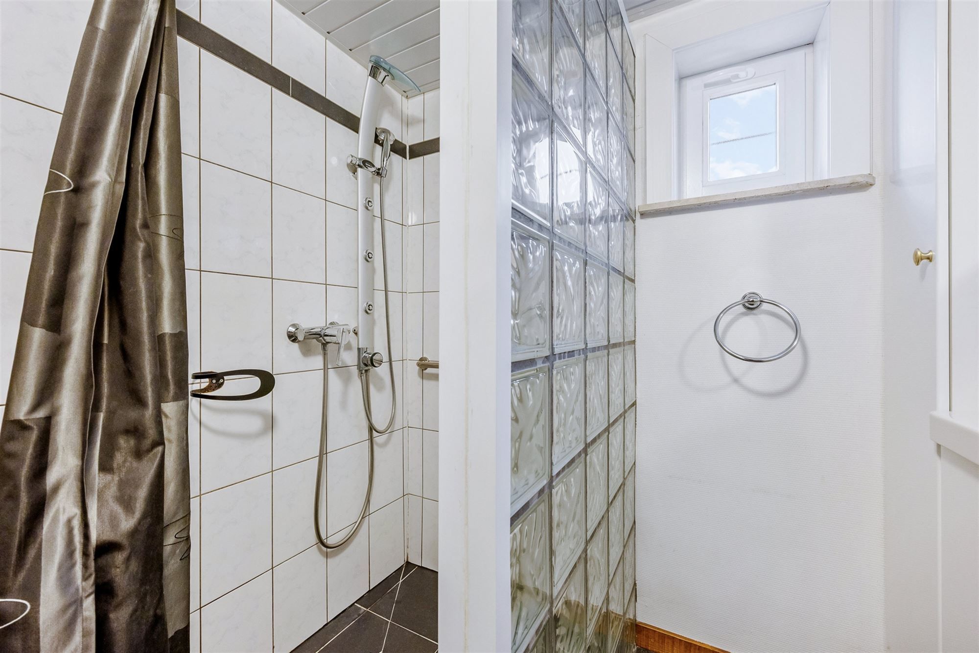 RUIME WONING MET 5 SLAAPKAMERS GELEGEN OP EEN PERCEEL VAN 10A68CA TE HEUSDEN-ZOLDER foto 7