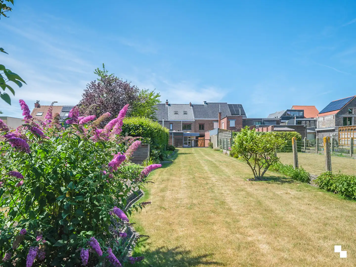 Op te frissen woning met gezellige tuin in het hart van Merelbeke foto 25
