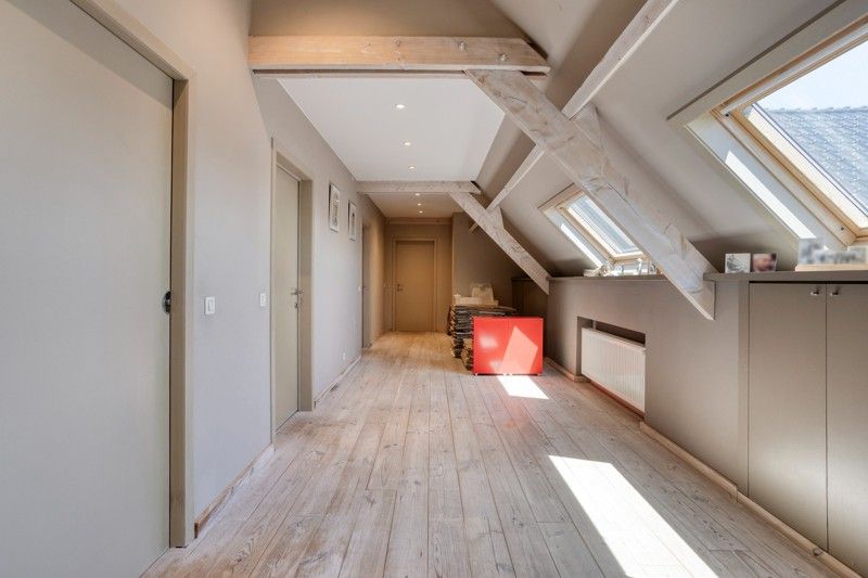 Ruim en charmant dakappartement met 3 slaapkamers en garage TE KOOP in hartje WAKKEN! foto 12