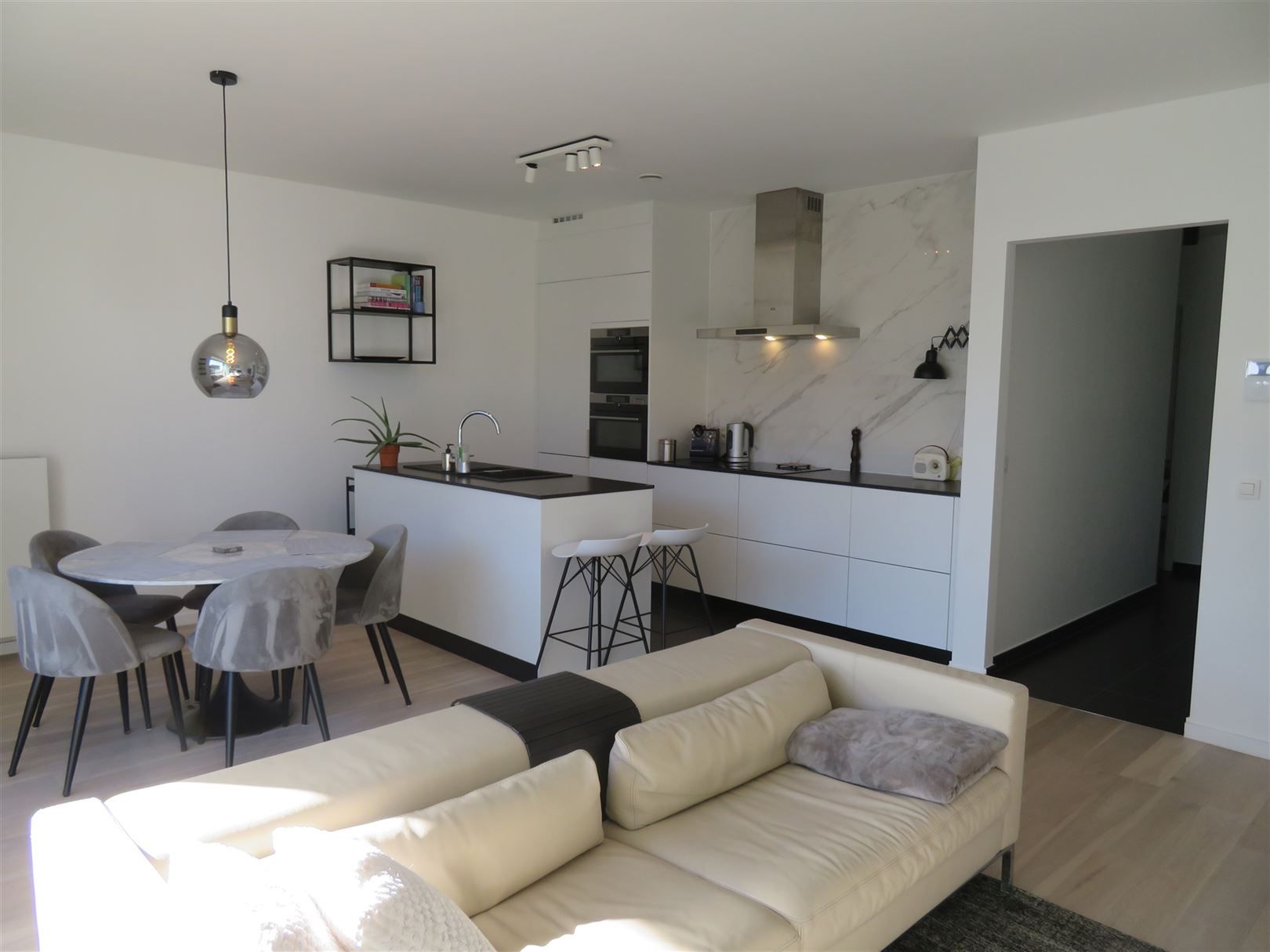 Luxueus gemeubeld 2-slaapkamerappartement op het Nieuw Zuid foto 2