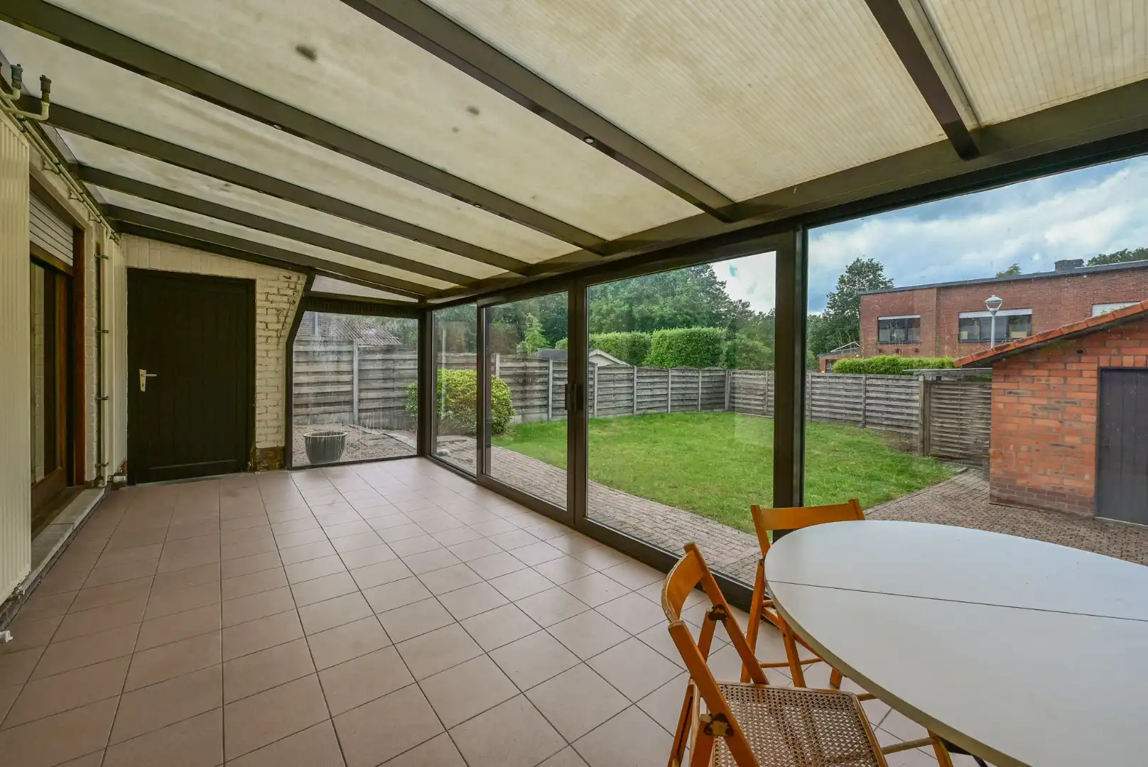 Halfopen bebouwing met 3 slaapkamers en garage op toplocatie foto 6