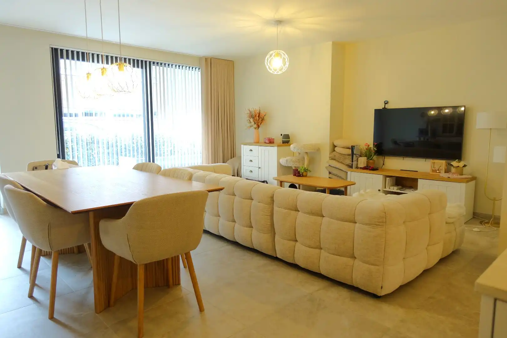 Prachtig appartement van 108,43 m² met autostaanplaats op uitstekende ligging in hartje Jabbeke foto 2