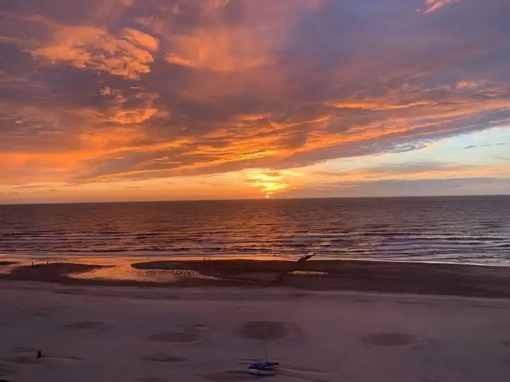 App.  2slpk. , 2 terrassen op prachtige lcentrale ligging en direct bij zee!    Dicht bij de 3 Gapers  en Koninlijke Gaanderijen.  foto 2