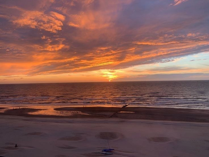 App.  2slpk. , 2 terrassen op prachtige lcentrale ligging en direct bij zee!    Dicht bij de 3 Gapers  en Koninlijke Gaanderijen.  foto 2