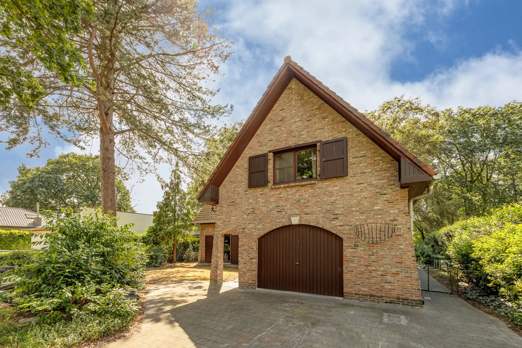 Te renoveren villa met paardenstallen op ca. 1753 m². foto 17