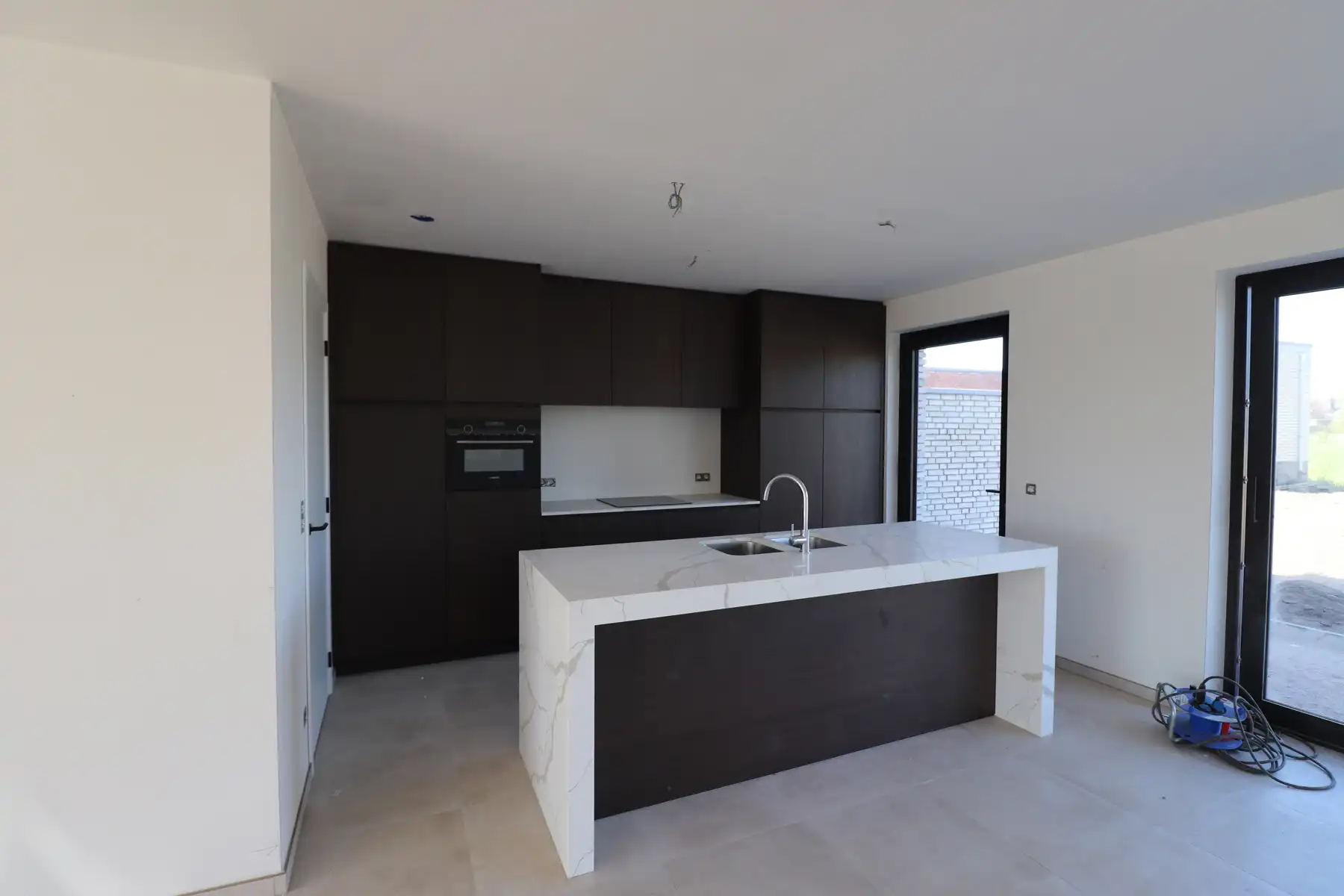 Energiezuinige nieuwbouwwoning met 4 slaapkamers, terras tuin en carport. foto 4