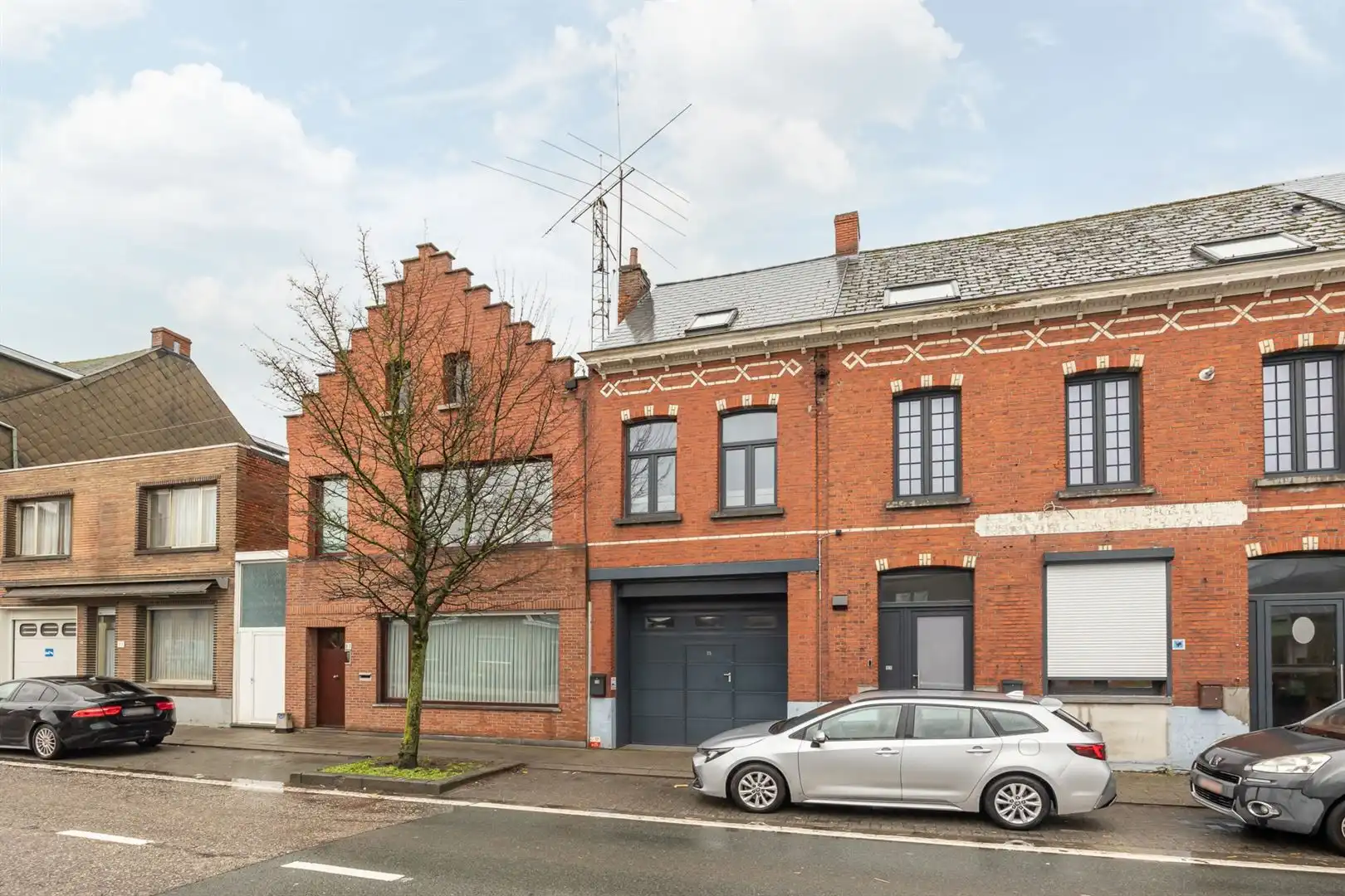 Centraal gelegen woonst met terras en garage. foto 22