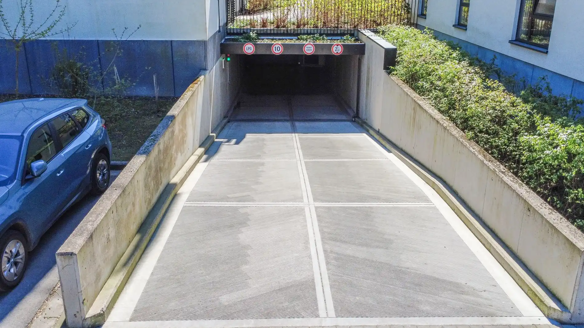 Binnenstaanplaats te centrum Halle! foto 2