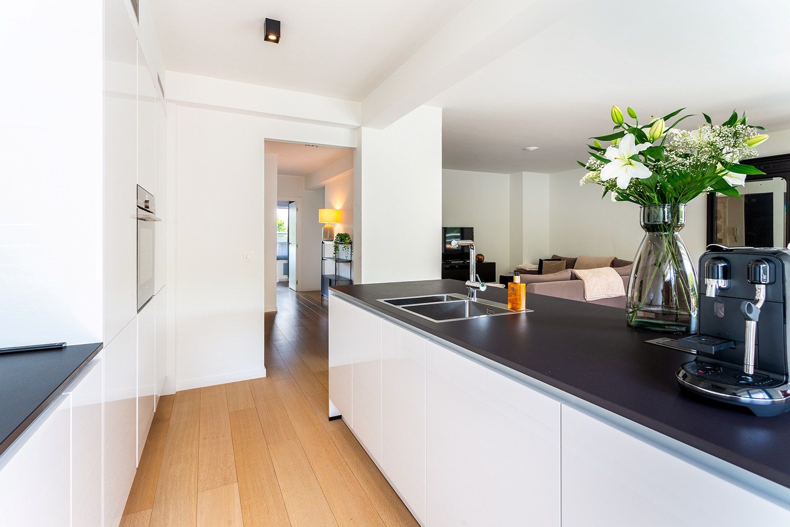 Gerenoveerd appartement met 2 terrassen foto 9