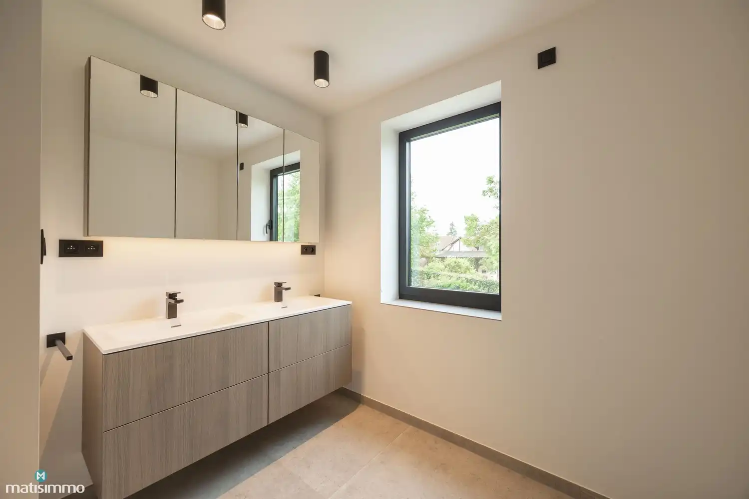 HOOGWAARDIG AFGEWERKTE NIEUWBOUWWONING MET DRIE SLAAPKAMERS EN TUIN (INCLUSIEF TUINONDERHOUD) TE RIEMST foto 16