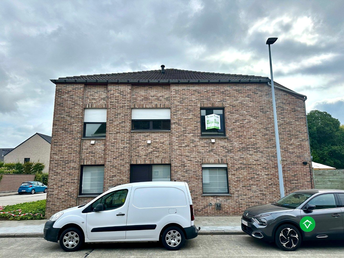 Ruim duplexappartement met terras en garage nabij centrum Roeselare foto 18