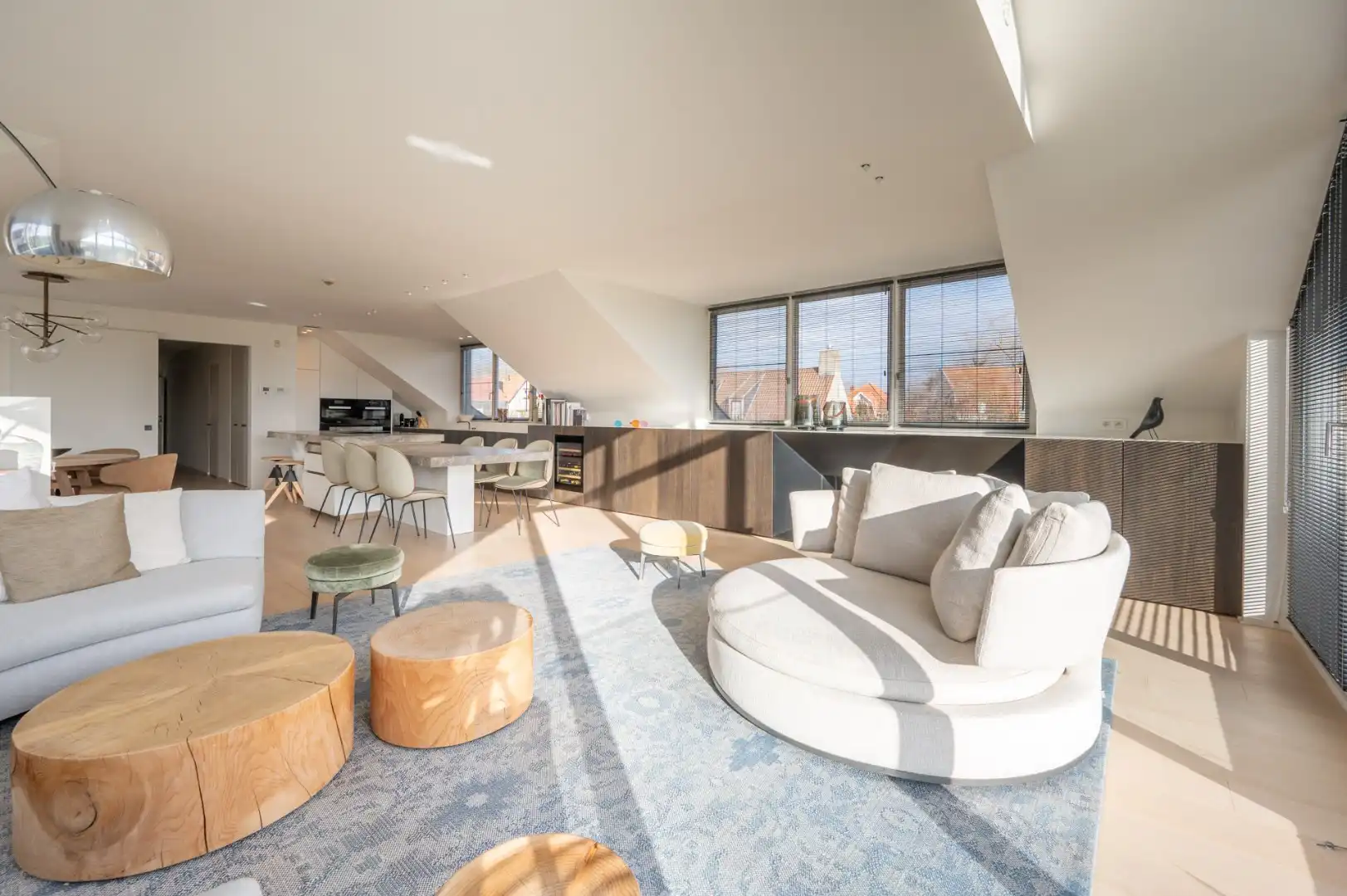 Lichtrijke bel-etage woning nabij van het Oosthoekplein in Het Zoute foto 8