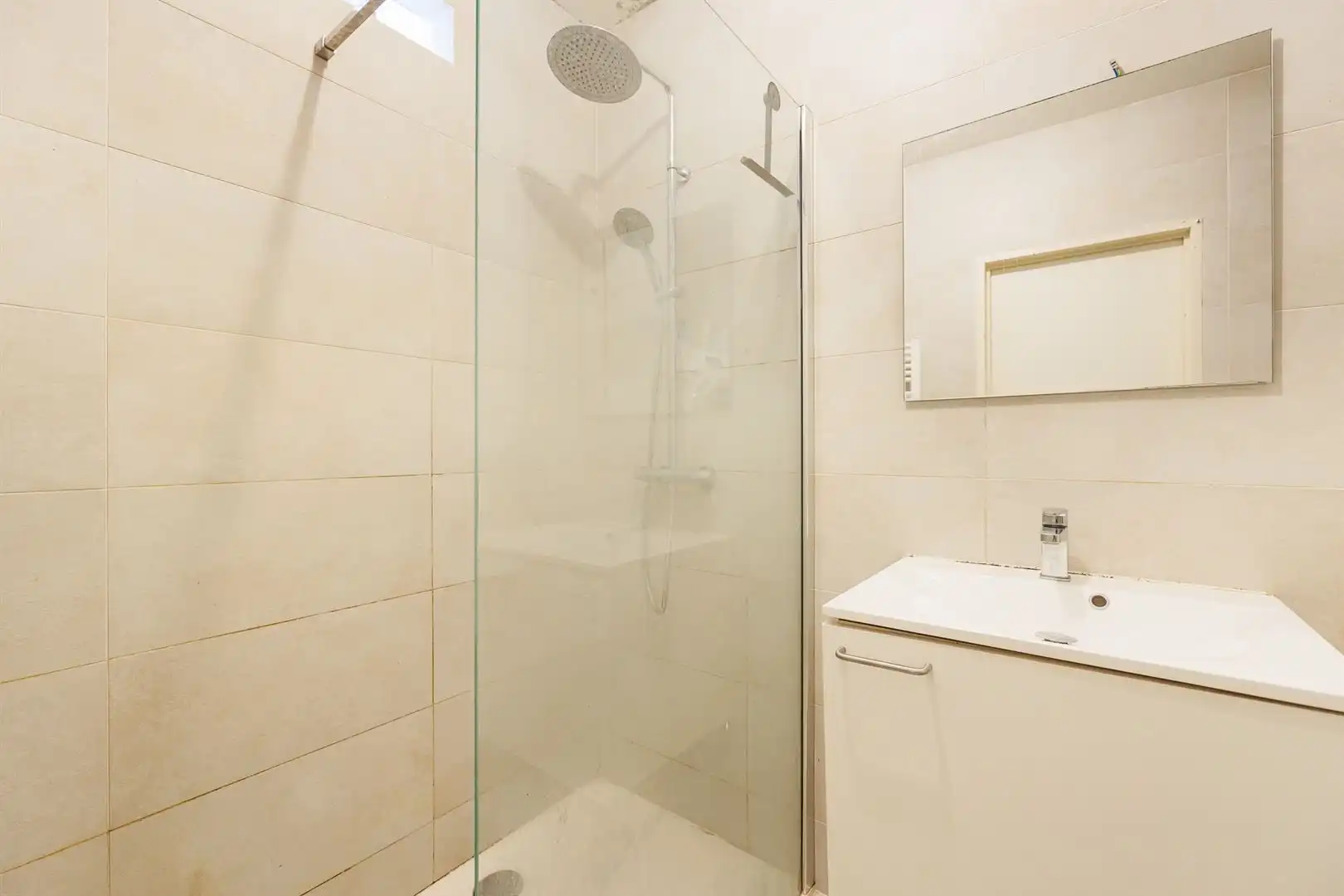Modern appartement met balkon foto 20