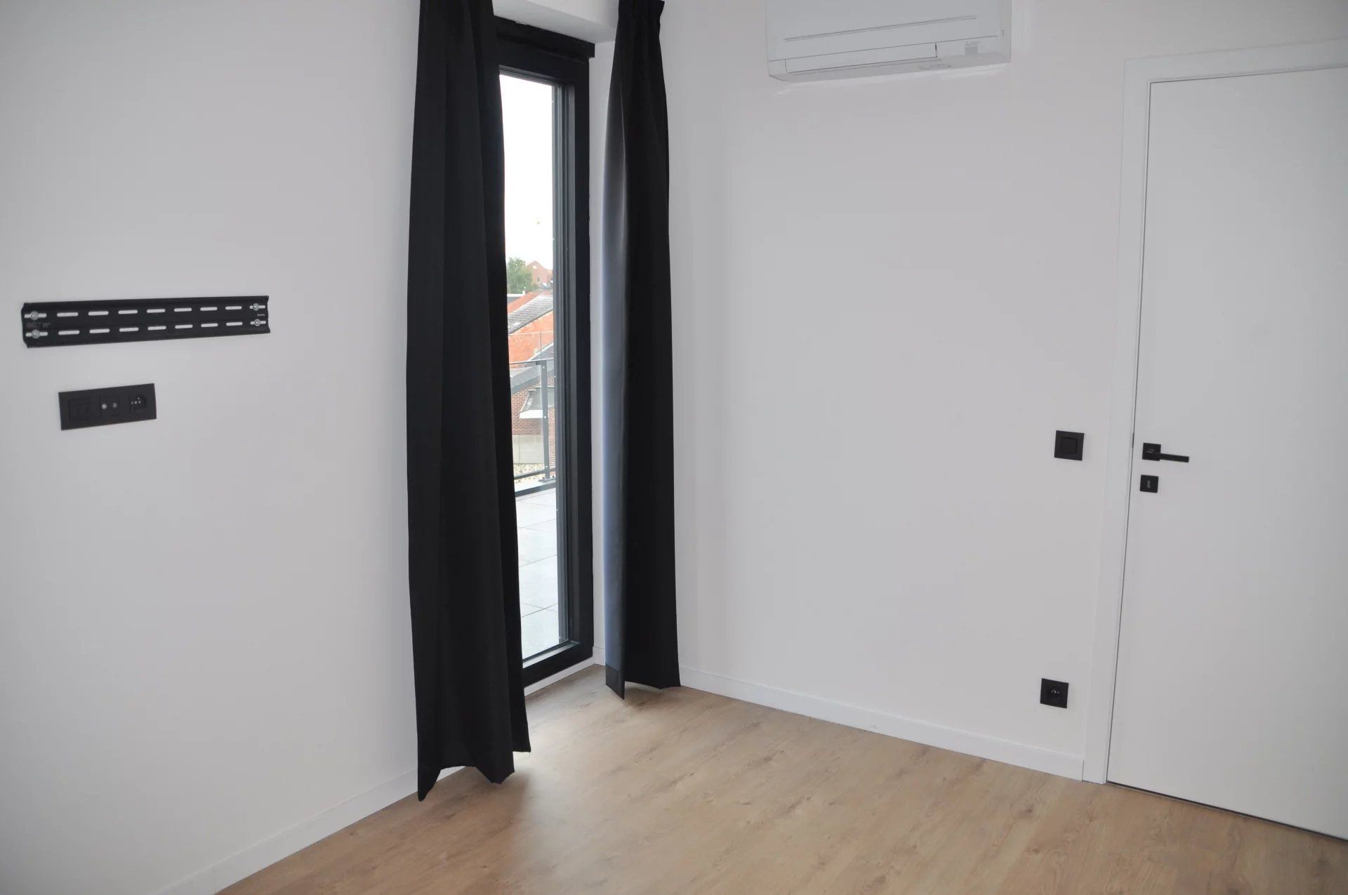 UNIEK EN ZEER KWALITATIEF PENTHOUSE MET TWEE SLPK'S EN TWEE TERRASSEN NABIJ CENTRUM TONGEREN foto 18